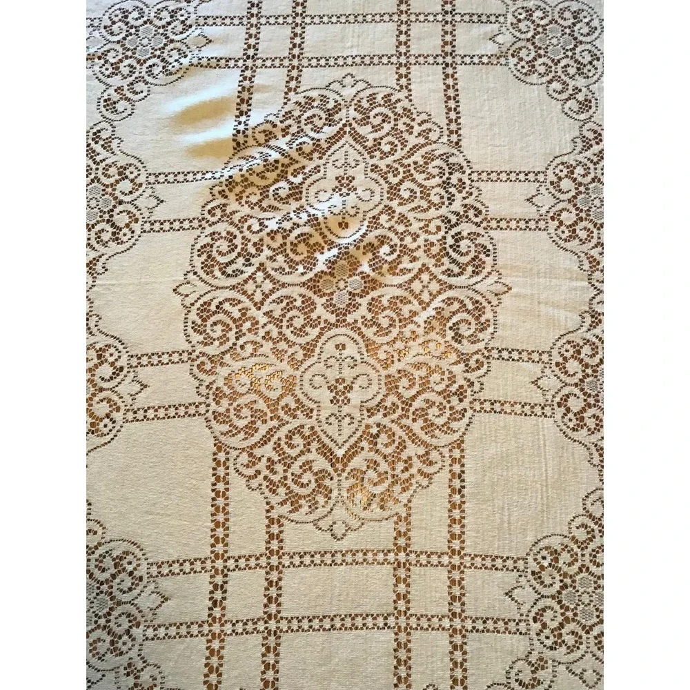 VTG Oval Lace Tablecloth 86